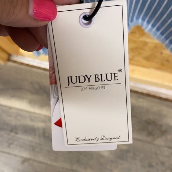 Judy Blue shorts - Picture 3 of 4